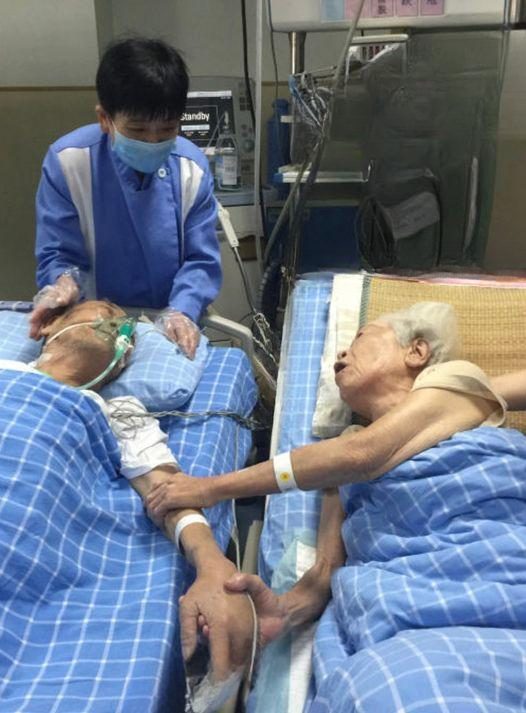 Elderly Man’s Final Request to Hold His Wife’s Hand Gains Widespread Attention